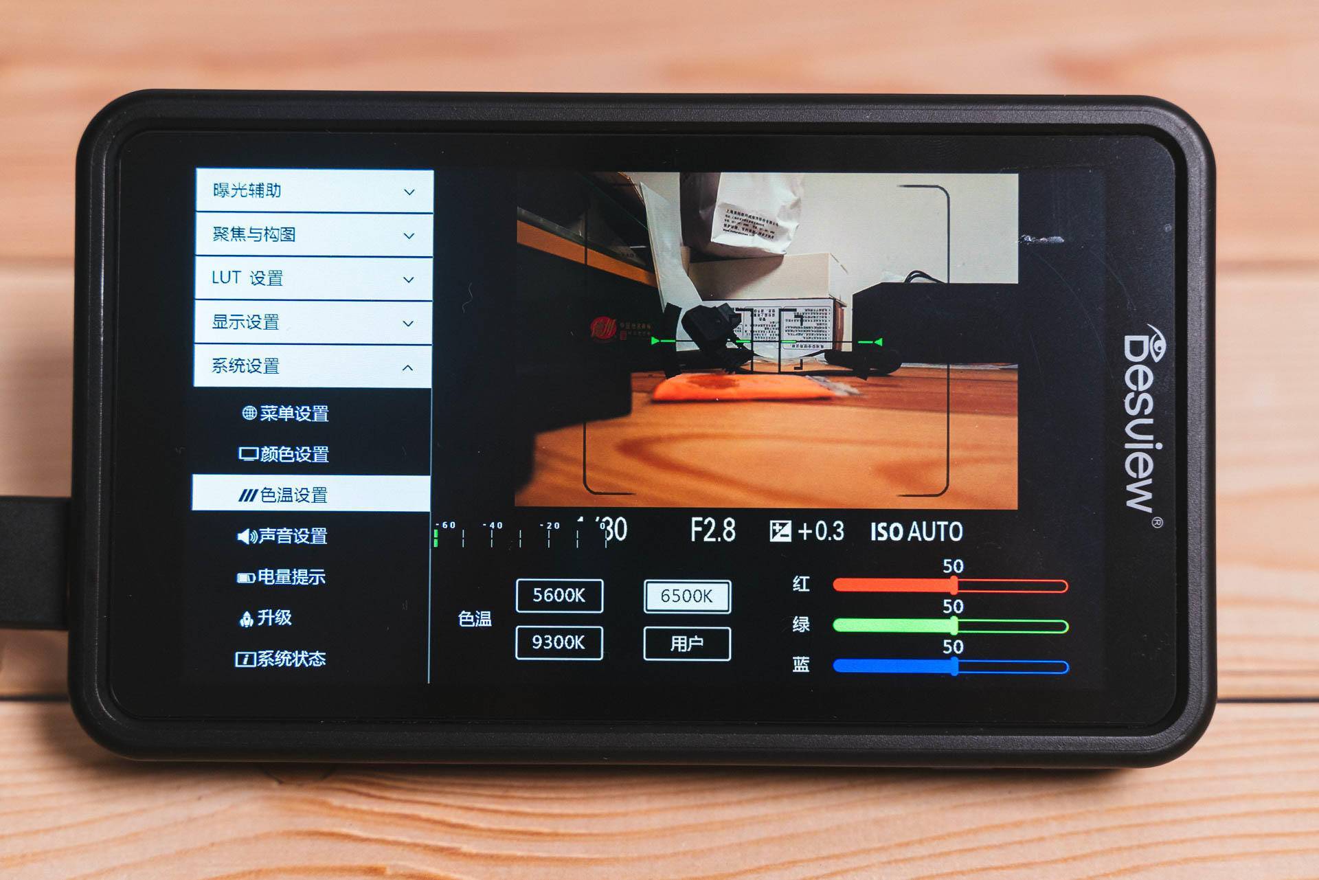 给相机替换一块全能的屏幕吧——百视悦R5触屏监视器深度评测与调整指南
